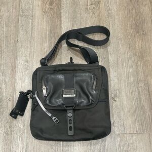 TUMI ALpha Bravo Arnold Crossbody messenger bag